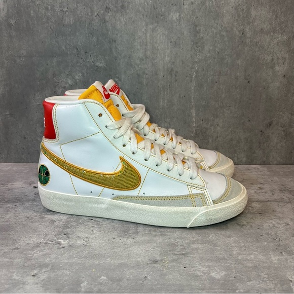 Nike Blazer Mid 'Roswell Rayguns' Sneakers DD9528-100 Womens sz 6.5 - white/gold - Picture 1 of 8